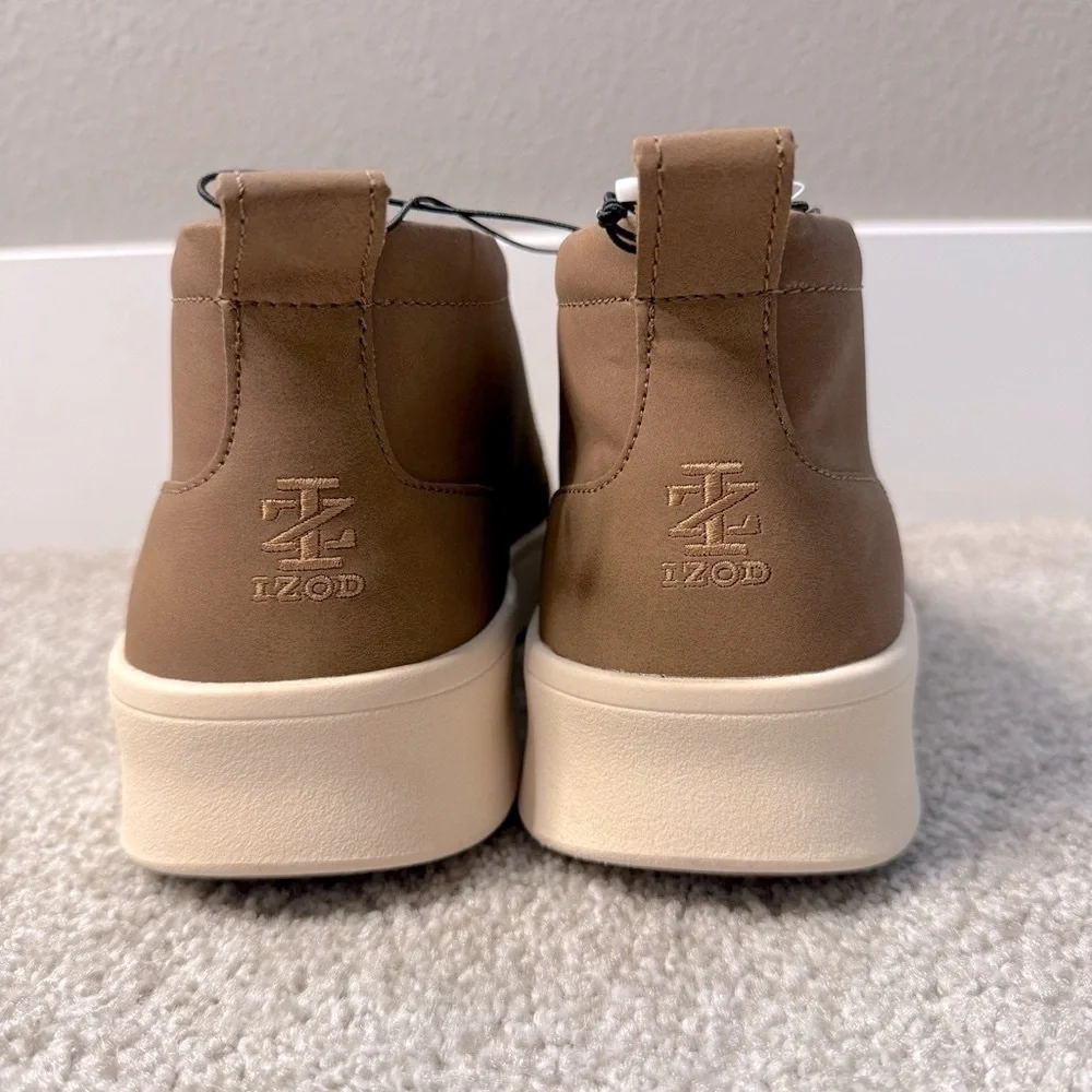 NWB IZOD men’s Palmer Chukka shoes brown/ cream size 9
